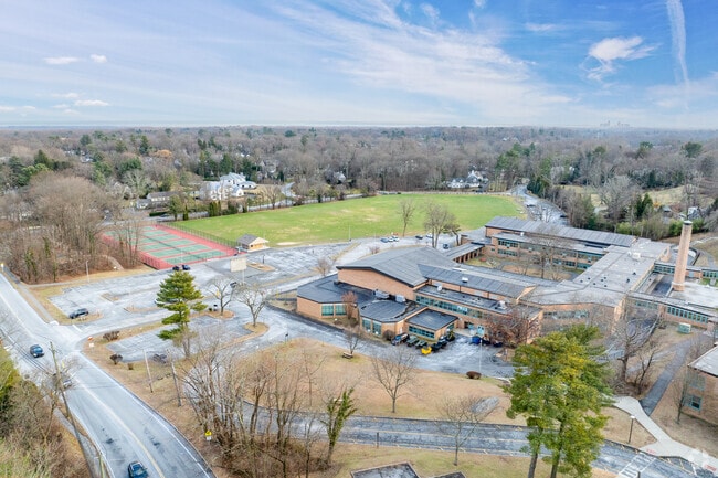 Scarsdale Middle School prepares students for high school.