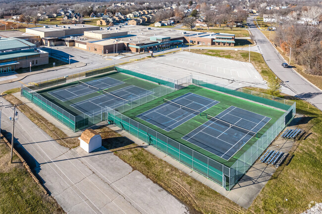 Robert E Clark Middle offers tennis and has four courts.