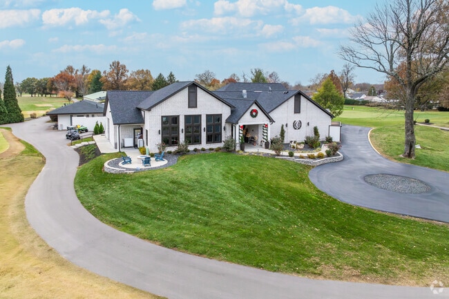 The Owensboro Country Club has everything you need for your next tee time.