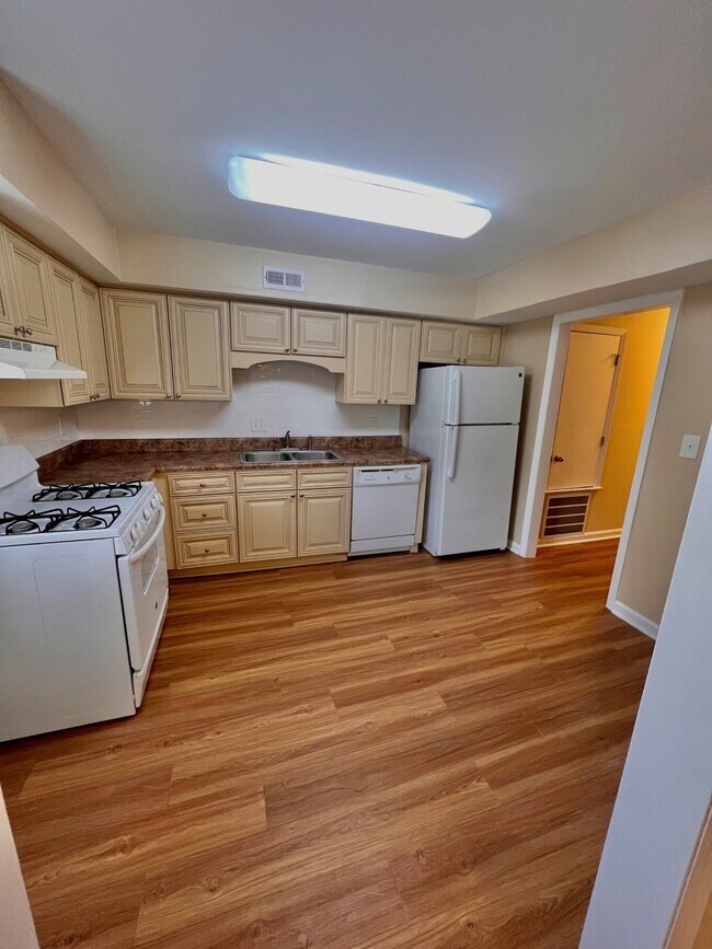 2313-2725 Dorchester Place, Charlotte, NC 28209