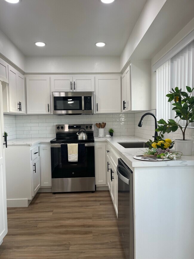 5727 Magnolia Ave, Whittier, CA 90601