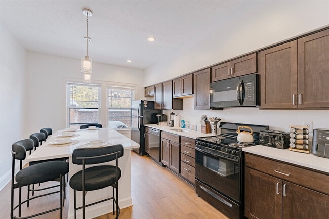 11321 Hessler Rd unit ID1365988P, Cleveland, OH 44106 - photo 3