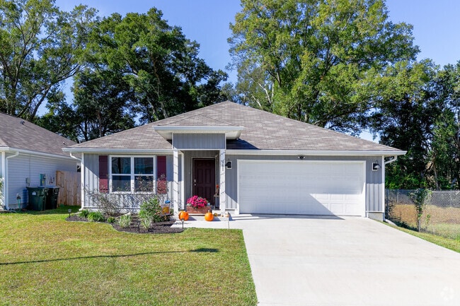 New Traditional homes add fresh curb appeal in Ensley.