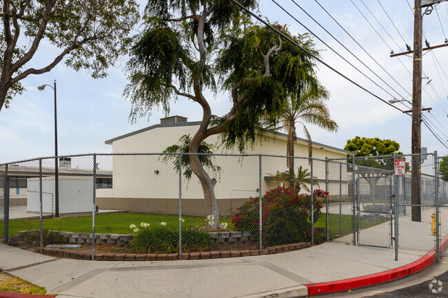 Zela Davis Elementary School in Hawthorne, CA can be found on South Yukon Ave.