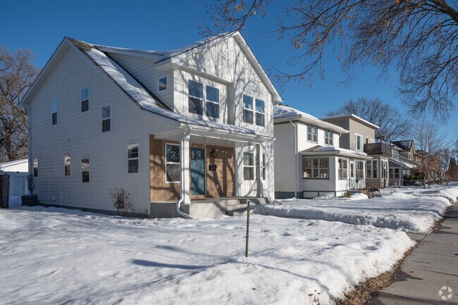 Many homes in Howe have delightful front porches.