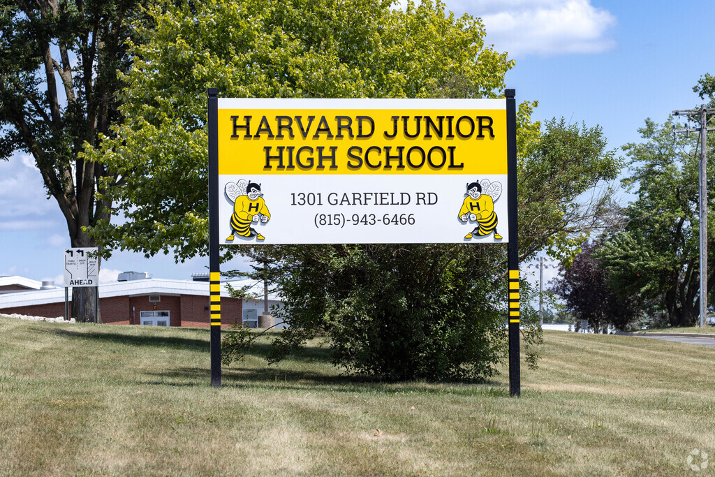 Harvard Junior High School is a public school serving grades 6-8.