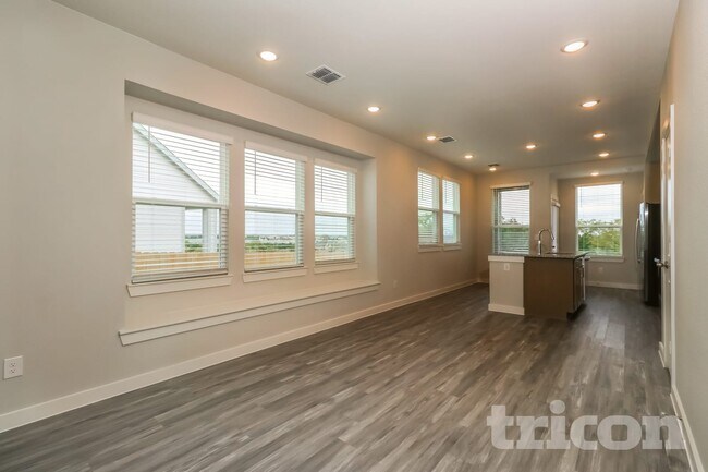 605 Raglands Rd, Leander, TX 78641 - photo 4