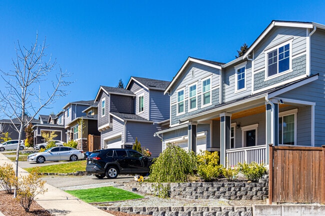 Homes in North Hill range from mid-century to modern construction.