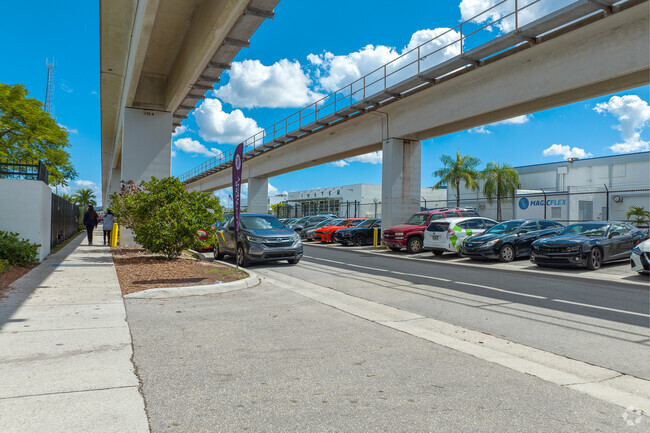 iMater Preparatory Academy High School is conveniently located close to public transport.