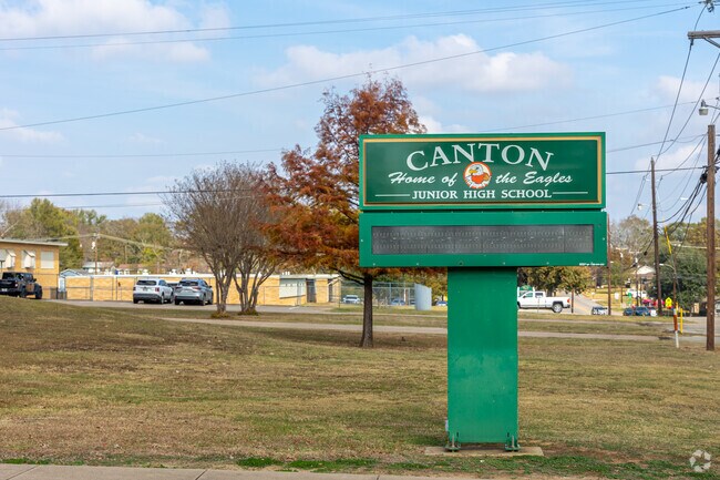 Canton Junior High receives a B+ from Niche, and is conveniently located along S Buffalo St.