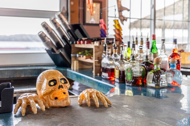 Enjoy the Go Fish Marina Bar & Grill in Princeton.