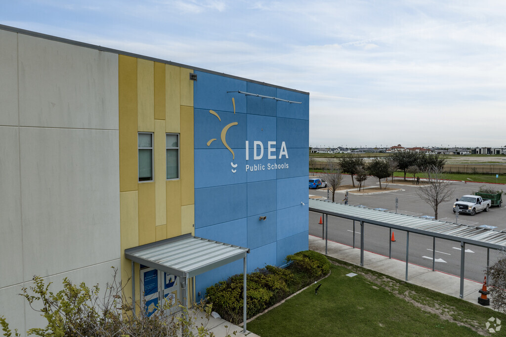 Idea Tres Lagos Academy, Rankings & Reviews - Homes.com