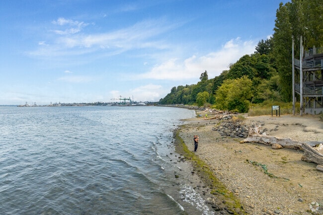 Relax by the water at Howarth Park, a short trip from South Forest Park.