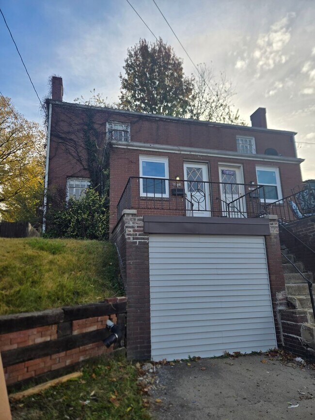 354 Argonne Dr, New Kensington, PA 15068
