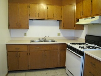 4 Williamsburg Ct Unit C, Pekin, IL 61554