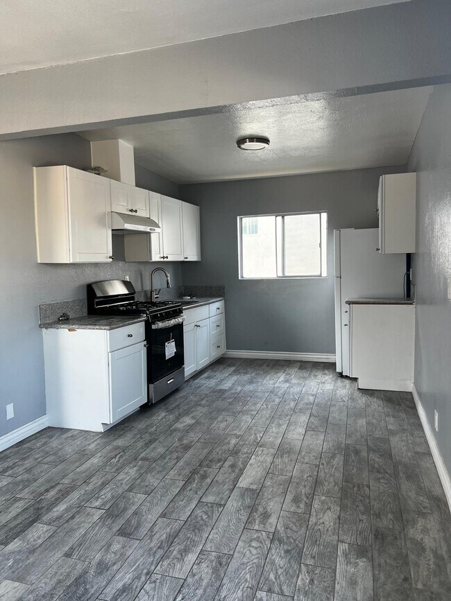 120 W 73rd St, Los Angeles, CA 90003