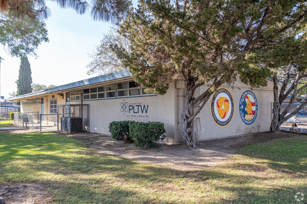 Handy Elementary School offers a good learning environment.