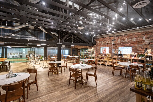 Threadbare Cider & Mead has delicious pizzas to go with your tasty ciders.