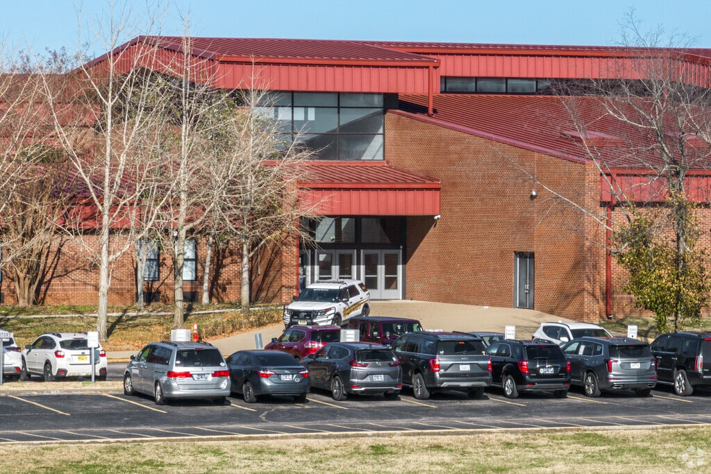 Spring Hill High School enrolls over 1,000 students every year in Spring Hill.