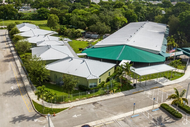 Coral Reef Montessori School has amazing teachers and staff to help students grow.