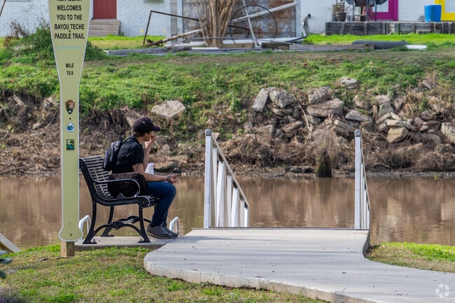 New Iberia offers public benches throughout town, perfect for a midday lunch.