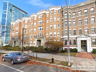 231 Park Dr Unit 32, Boston, MA 02215