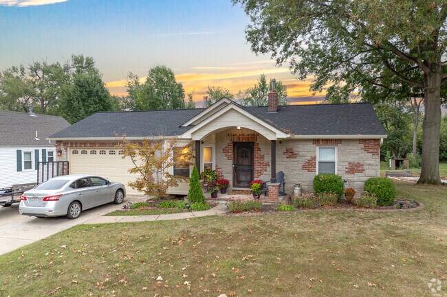 Saint Paul features ranch style homes built in the 1960's.