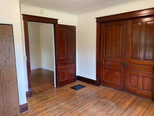 1051 E Johnson St unit 1, Madison, WI 53703 - photo 3