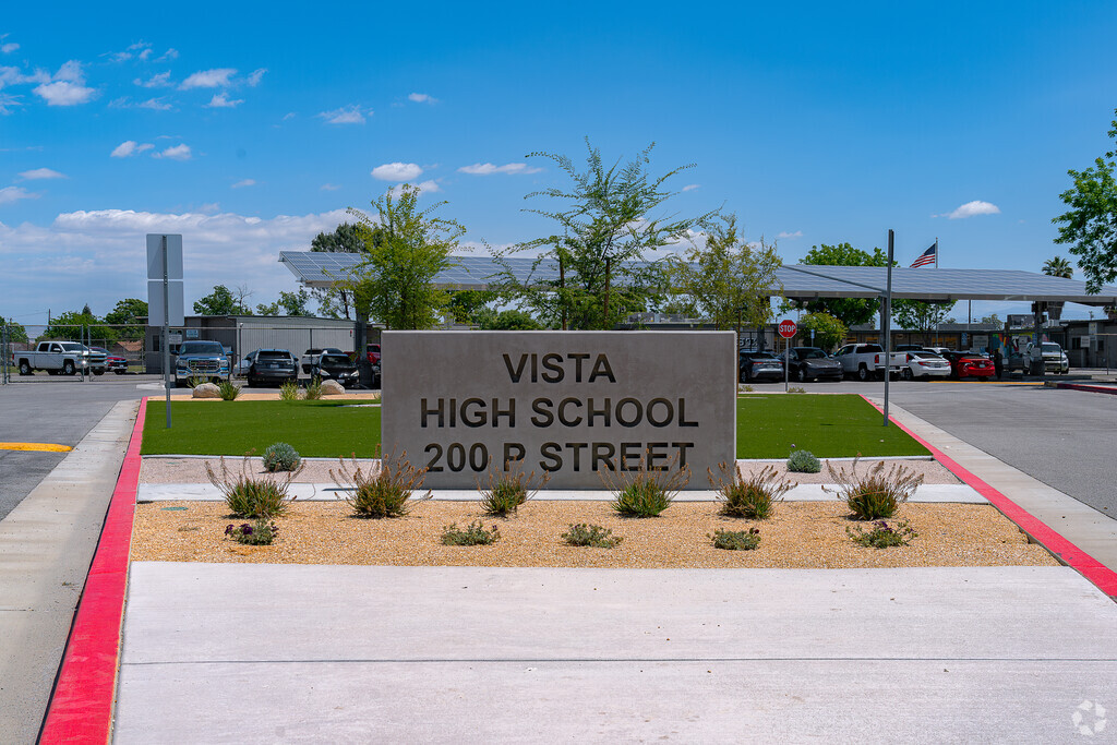 The sign at Vista High School welcomes students and teachers as they enter the grounds.