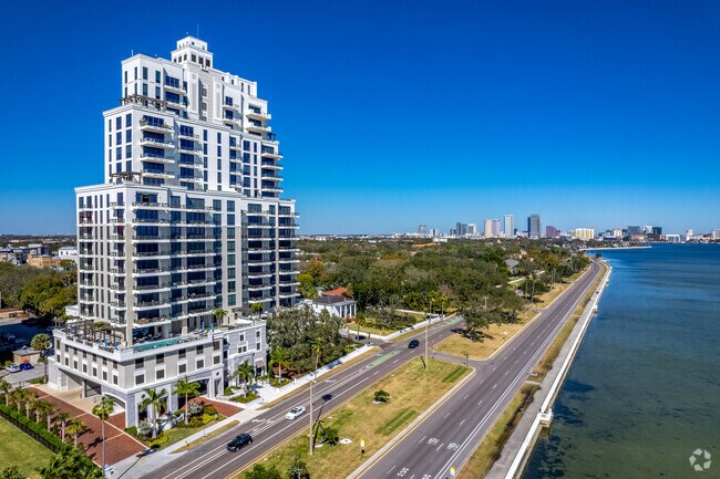 The new Hyde Park House  condos offer its homeowners beautiful waterfront views.