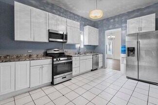229 S Racine Ave, Chicago, IL 60607