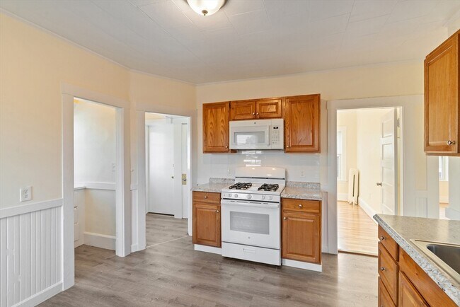 64 Grant St unit 3, Somerville, MA 02145 - photo 2