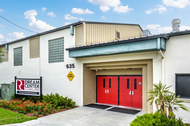 The Dream Center of Lakeland exists to bring hope to our neighbors in need through service, resources, and education to the residents of Paul A Diggs.