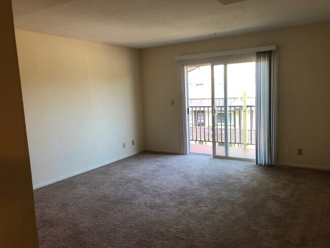 2017 NW Hickory Ln unit 10, Ankeny, IA 50023 - photo 3