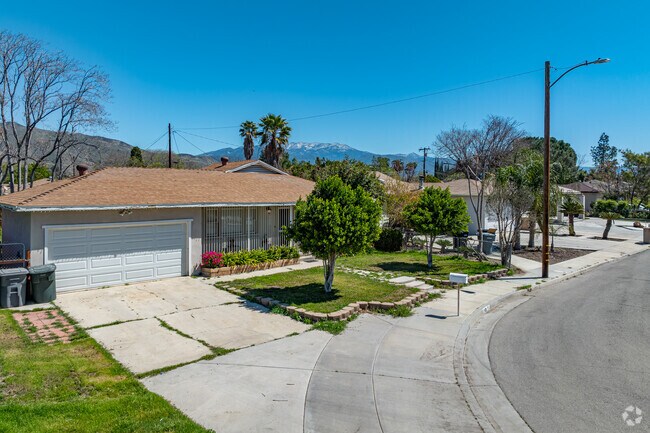 The Heritage neighborhood in San Jacinto offers modern homes with mountain views and quiet streets.