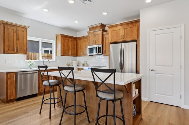 13-web-or-mls-St Edwards Wy-L1408-013.jpg