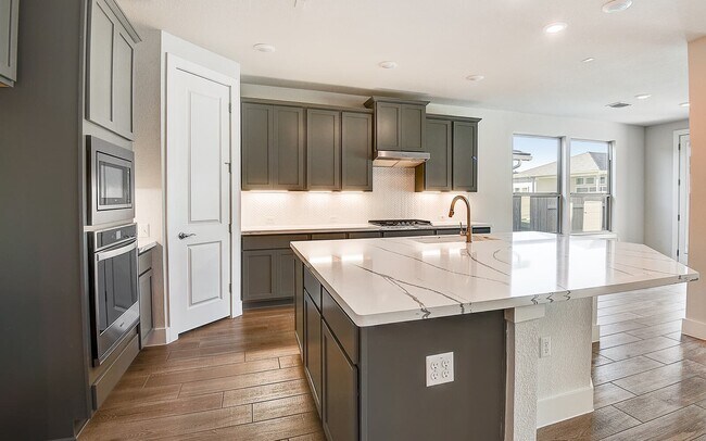 Urban Homes, Siena Plan unit 36578781, Austin, TX 78744 - photo 4