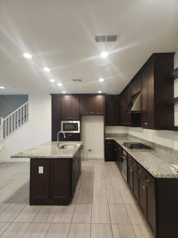 337 W Phelps Dr, Mountain House, CA 95377 - photo 1