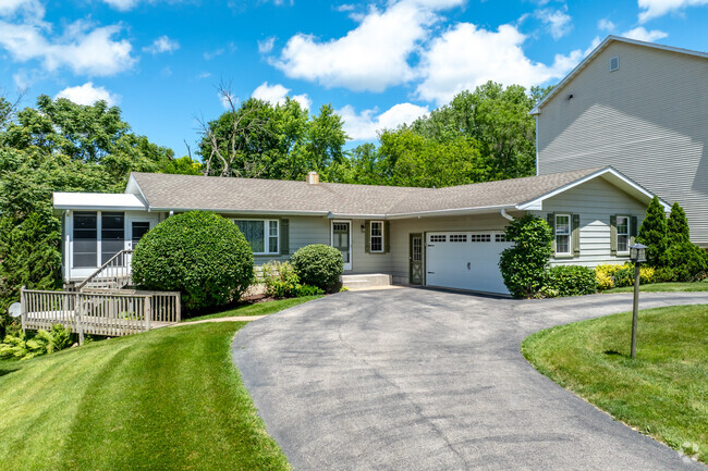 A variation of ranch style home types define Bluff City.