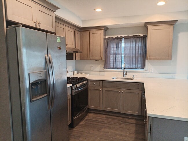 9214 Rockaway Fwy unit Rockaway beach 3 bed, Rockaway Beach, NY 11693 - photo 7