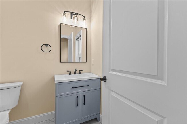 86-88-88 N Winooski Ave unit 86 North Winooski Av, Burlington, VT 05401 - photo 3