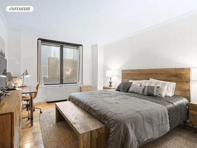 150 E 57th St, New York, NY 10022 - photo 7