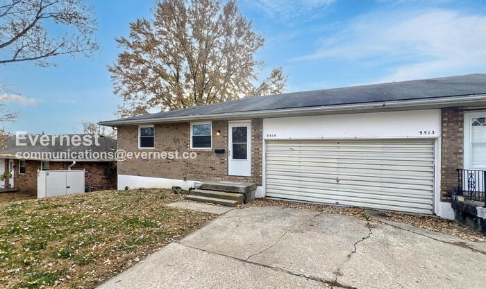 9515 E 18 St S, Independence, MO 64052 - photo 1