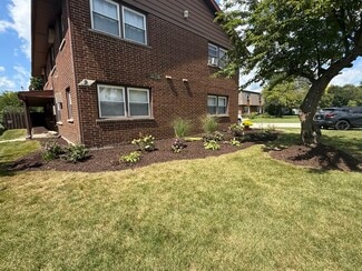 9 N Whispering Hills Dr Unit D, Naperville, IL 60540