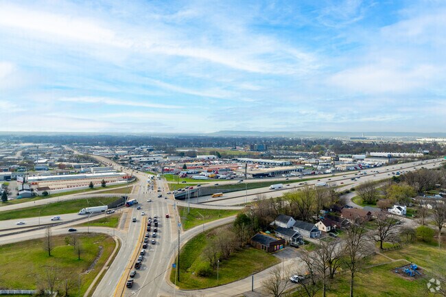Major interstates and expressways are easily accessible from Poplar Level.
