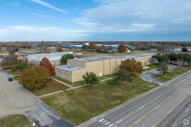 Commerce Middle School serves students from 6th-8th grade.
