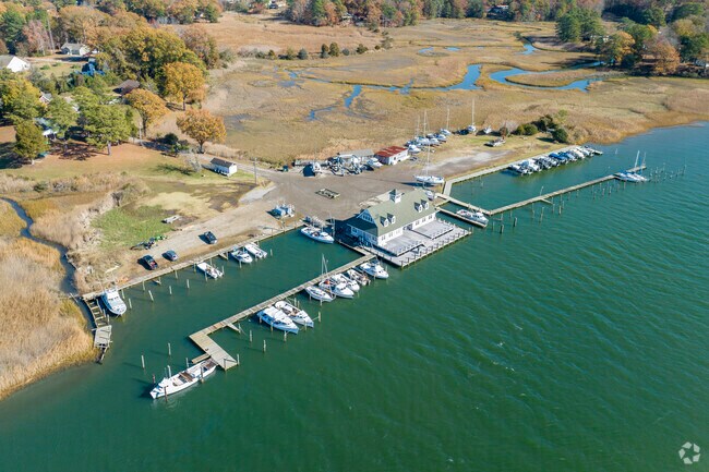 Enjoy boat side service at Brown's Marina in Carrollton.