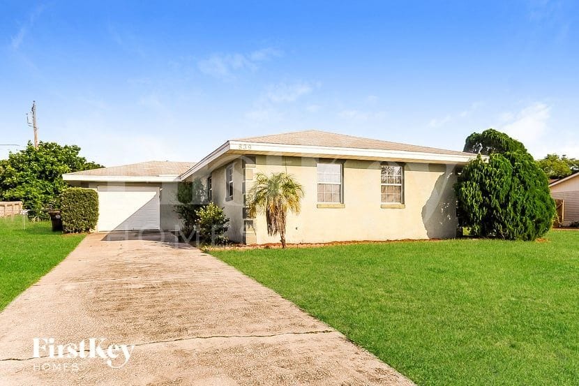 839 Sherwood Dr, Lake Wales, FL 33898 - photo 1