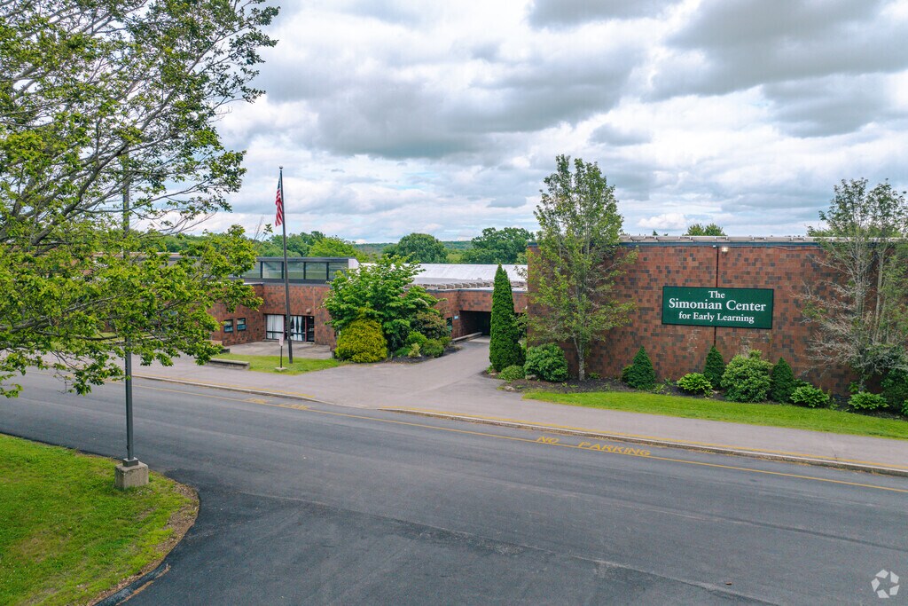 Simonian Center for Early Learning has an extensive academic program for students.