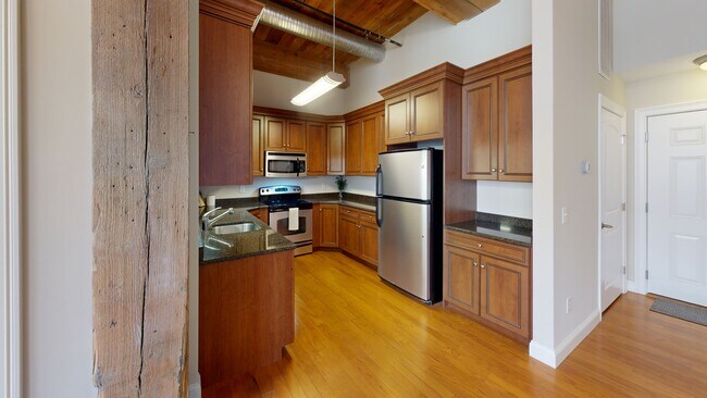 10 Main St unit 103, Berlin, CT 06037 - photo 2